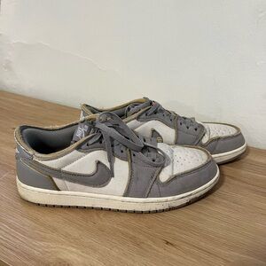 Nike Men's Sneakers in Gray and White